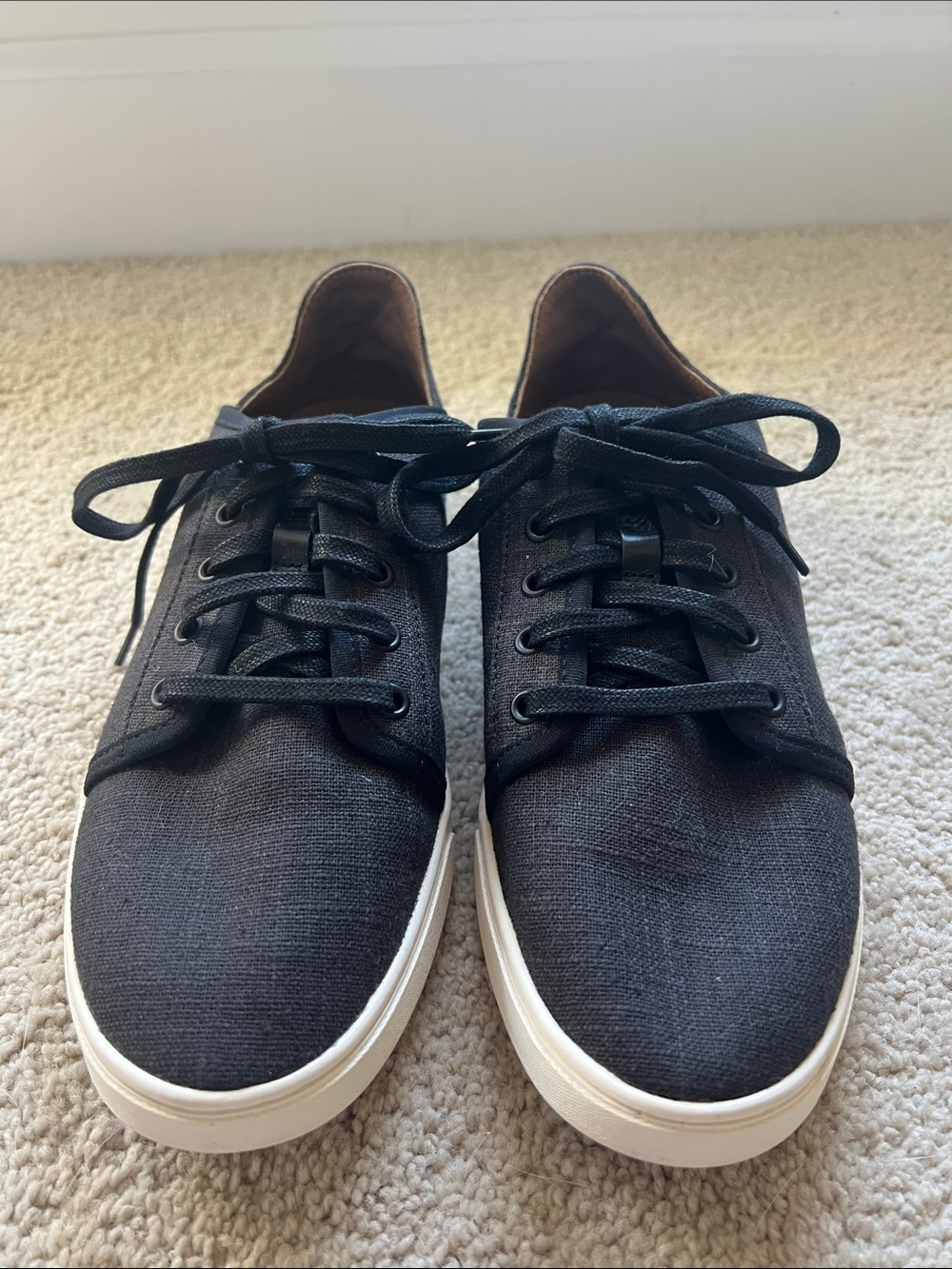 OLUKAI PEHUEA LI WOMANS BLACK/LINEN SNEAKERS. Size 9. - Picture 2 of 6